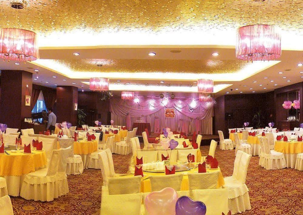 Lijing Grand Hotel City Center Лючжоу Экстерьер фото
